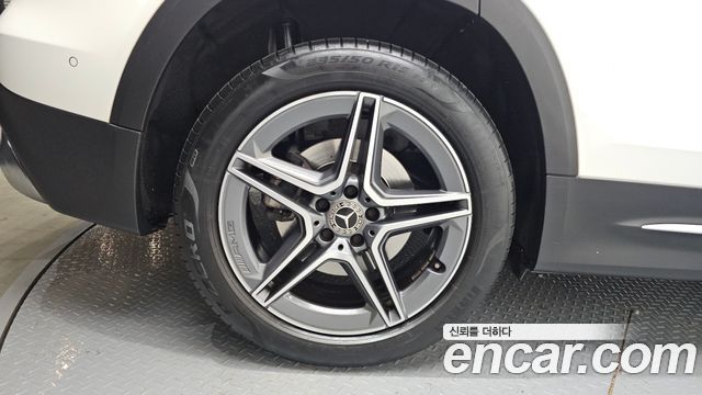 Mercedes-Benz GLB-Class 2021 — photo 5