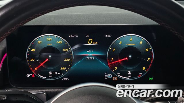 Mercedes-Benz GLB-Class 2021 — photo 8