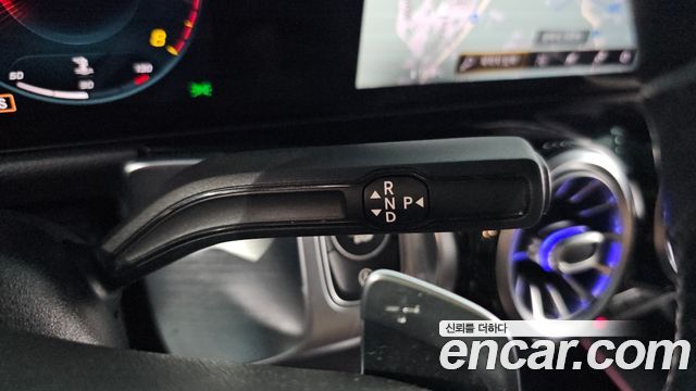 Mercedes-Benz GLB-Class 2021 — photo 9