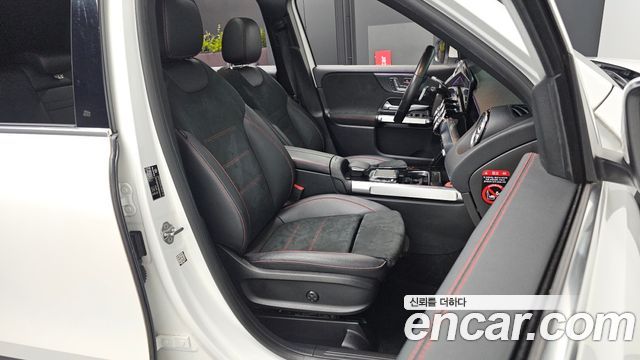 Mercedes-Benz GLB-Class 2021 — photo 12