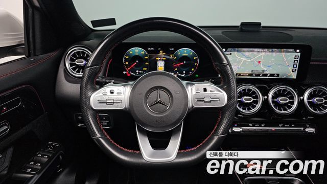 Mercedes-Benz GLB-Class 2021 — photo 15