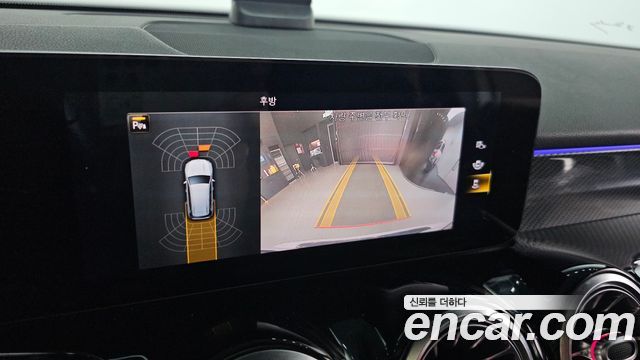 Mercedes-Benz GLB-Class 2021 — photo 18