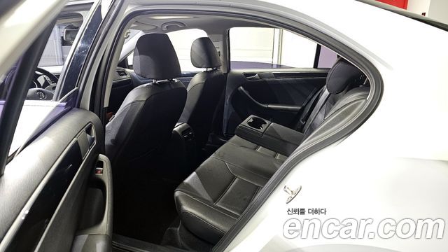 Volkswagen Jetta 2015 — photo 11