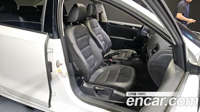 Volkswagen Jetta 2015 — photo 12