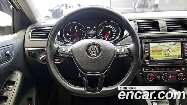 Volkswagen Jetta 2015 — photo 13