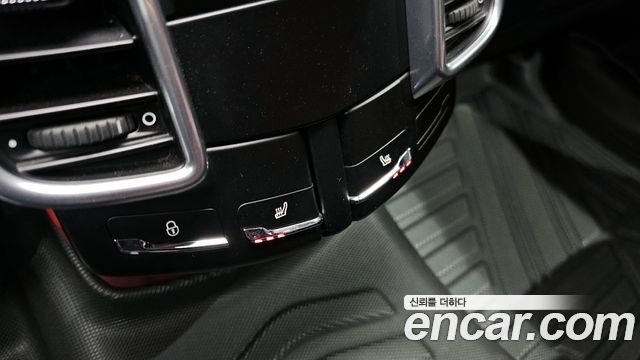 Porsche Cayenne 2016 — photo 17
