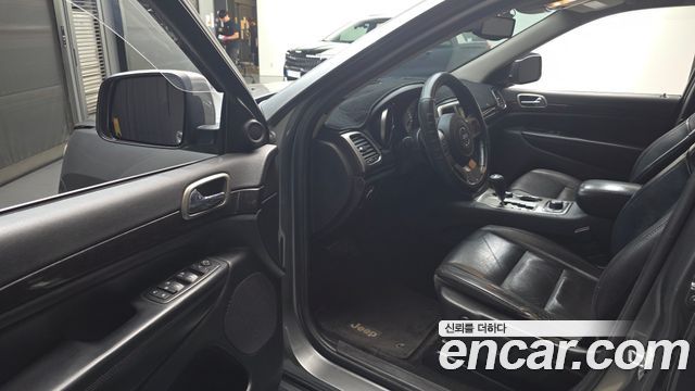 Jeep Cherokee 2011 — photo 11