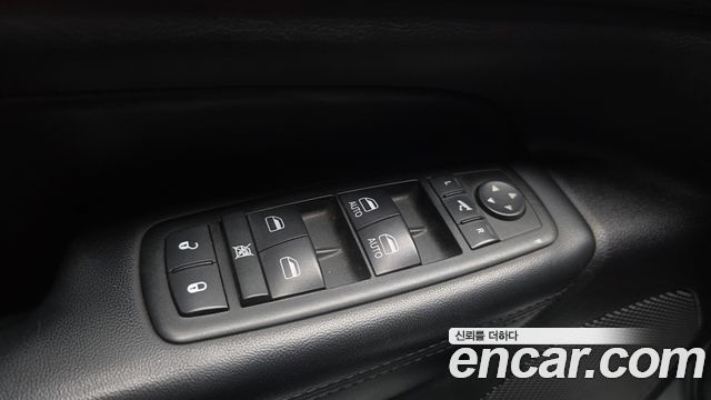 Jeep Cherokee 2011 — photo 17
