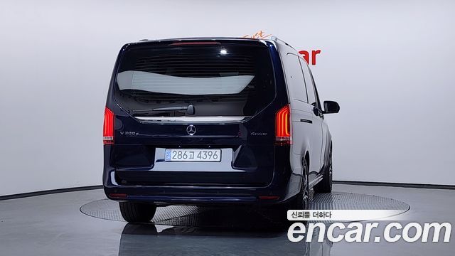 Mercedes-Benz V-Class 2022 — photo 4
