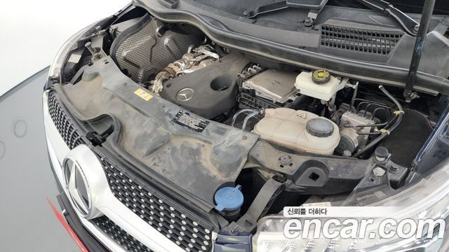 Mercedes-Benz V-Class 2022 — photo 6