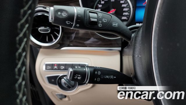 Mercedes-Benz V-Class 2022 — photo 14
