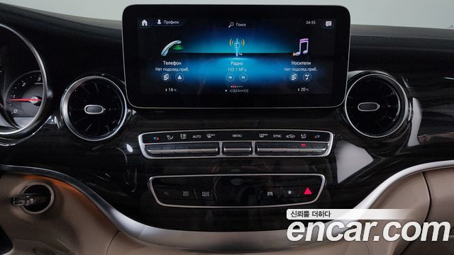 Mercedes-Benz V-Class 2022 — photo 15