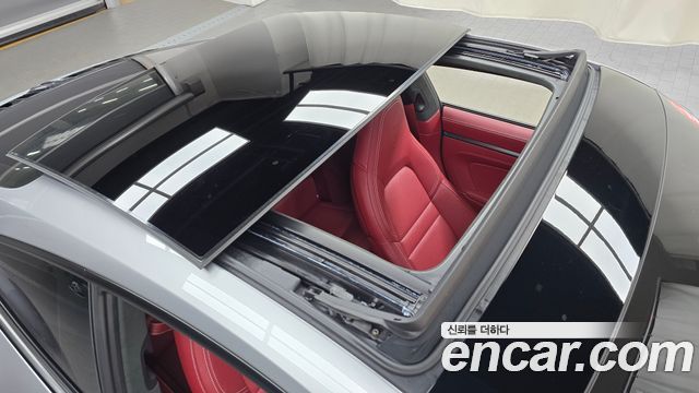 Porsche 911 2025 — photo 17