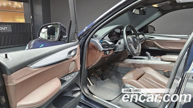 BMW X5 2018 — photo 11