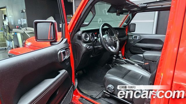 Jeep Wrangler 2021 — photo 10