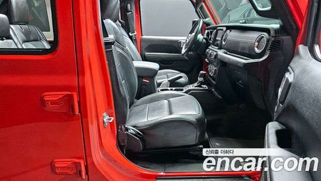 Jeep Wrangler 2021 — photo 11