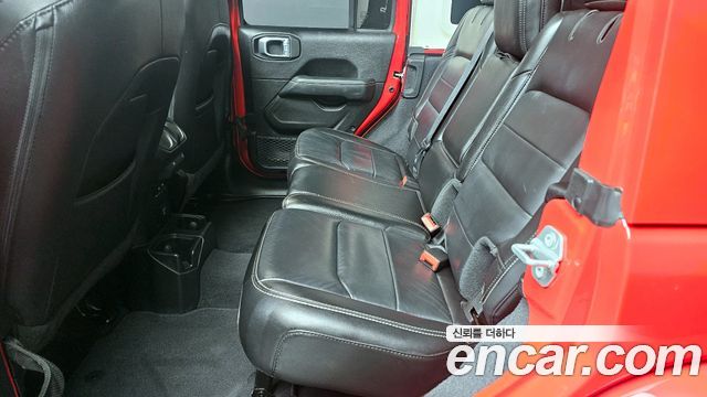 Jeep Wrangler 2021 — photo 12