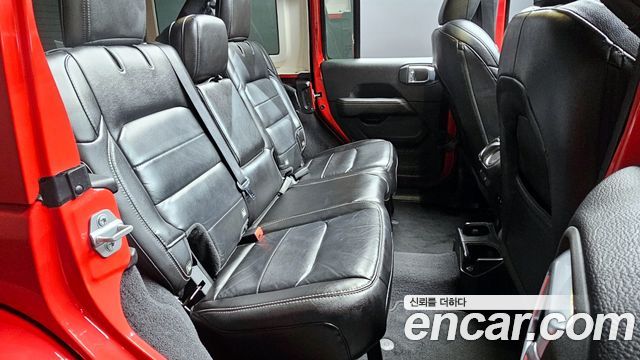 Jeep Wrangler 2021 — photo 13