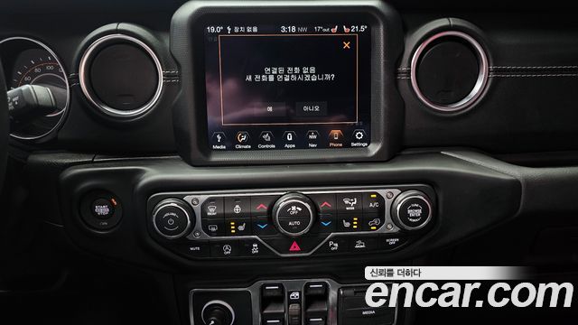 Jeep Wrangler 2021 — photo 16