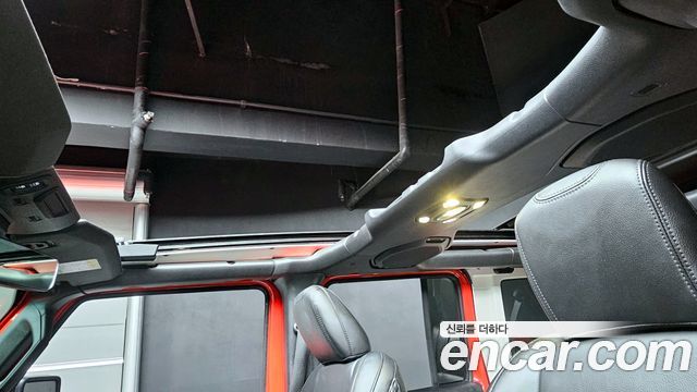 Jeep Wrangler 2021 — photo 18