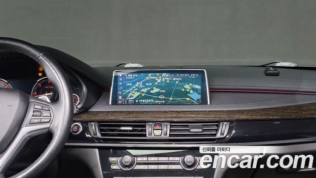 BMW X6 2018 — photo 16