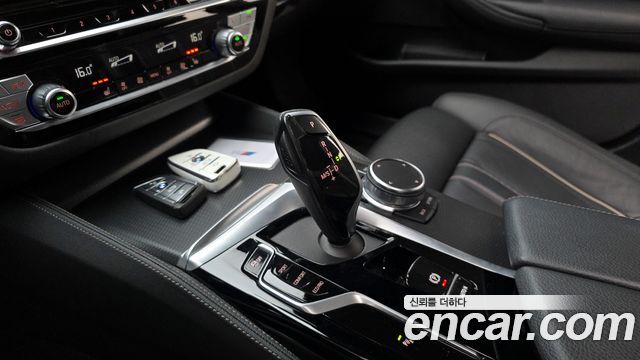 BMW 5-Series 2023 — photo 9