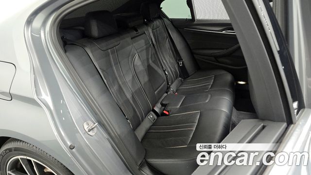 BMW 5-Series 2023 — photo 12