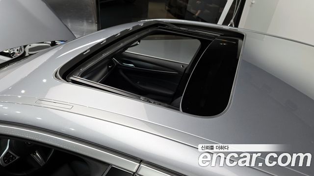 BMW 5-Series 2023 — photo 19