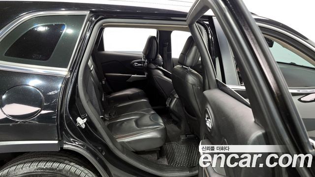 Jeep Cherokee 2018 — photo 12