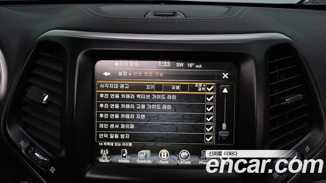 Jeep Cherokee 2018 — photo 16