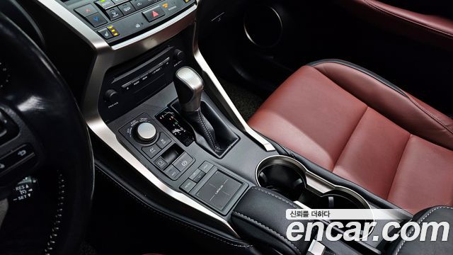 Lexus NX 2017 — photo 9