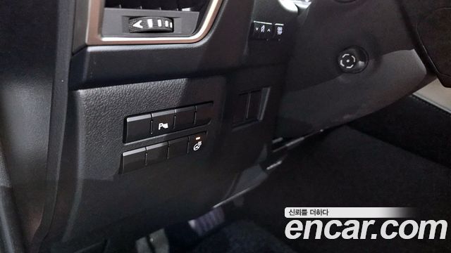 Lexus NX 2017 — photo 14