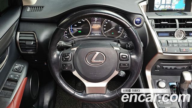 Lexus NX 2017 — photo 15