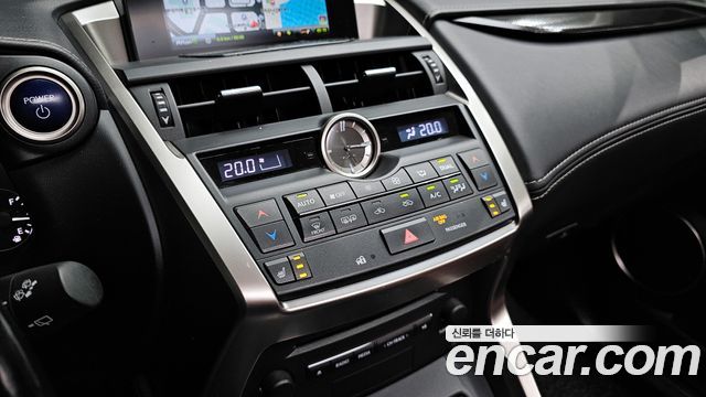 Lexus NX 2017 — photo 18