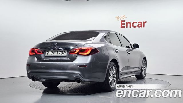 Infiniti Q70 2017 — photo 2