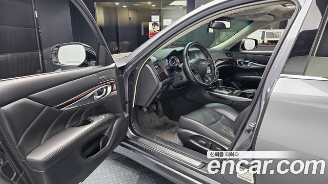 Infiniti Q70 2017 — photo 11