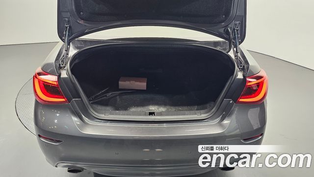 Infiniti Q70 2017 — photo 20