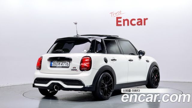 Mini Cooper 2022 — photo 2