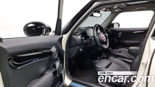 Mini Cooper 2022 — photo 11