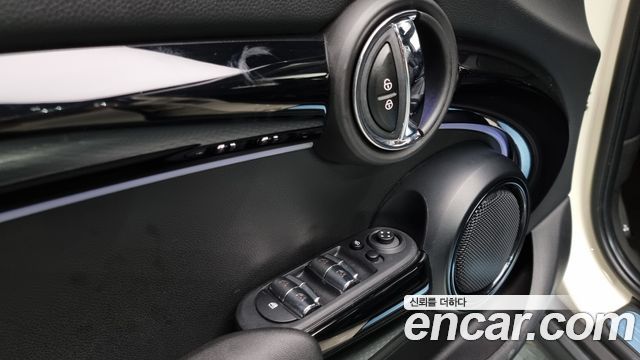 Mini Cooper 2022 — photo 17