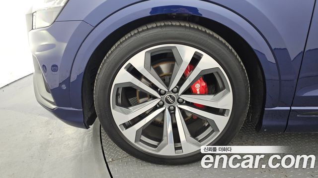 Audi Q8 2023 — photo 5