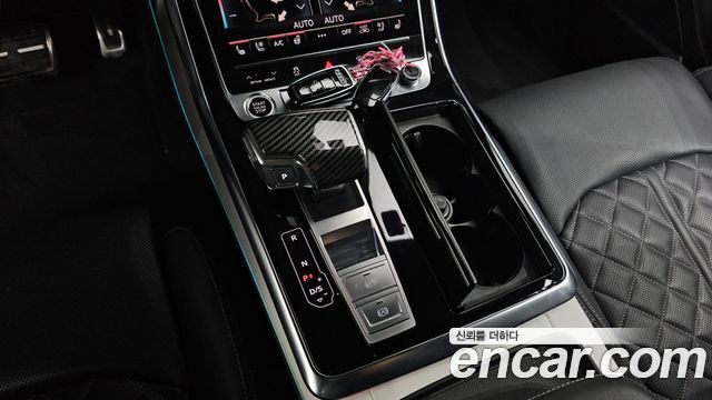 Audi Q8 2023 — photo 9