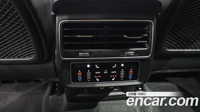 Audi Q8 2023 — photo 19