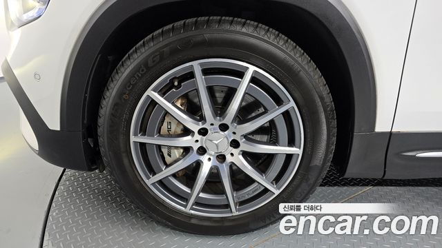 Mercedes-Benz GLB-Class 2021 — photo 5