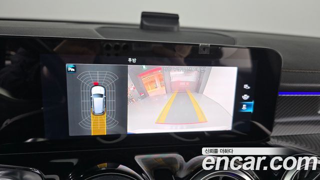 Mercedes-Benz GLB-Class 2021 — photo 14