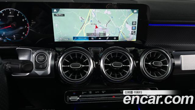 Mercedes-Benz GLB-Class 2021 — photo 15