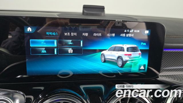 Mercedes-Benz GLB-Class 2021 — photo 16