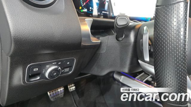 Mercedes-Benz GLB-Class 2021 — photo 17