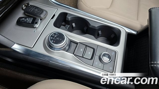 Ford Explorer 2023 — photo 9