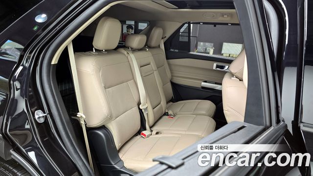 Ford Explorer 2023 — photo 13